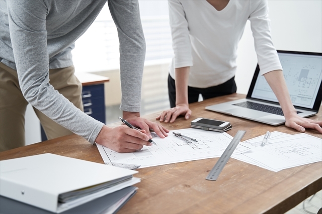 『建築家を募集しよう』<br>家づくりを決意したら!あとは家づくりの専門家を募集!匿名&無料でプロジェクトを立ち上げるだけ。