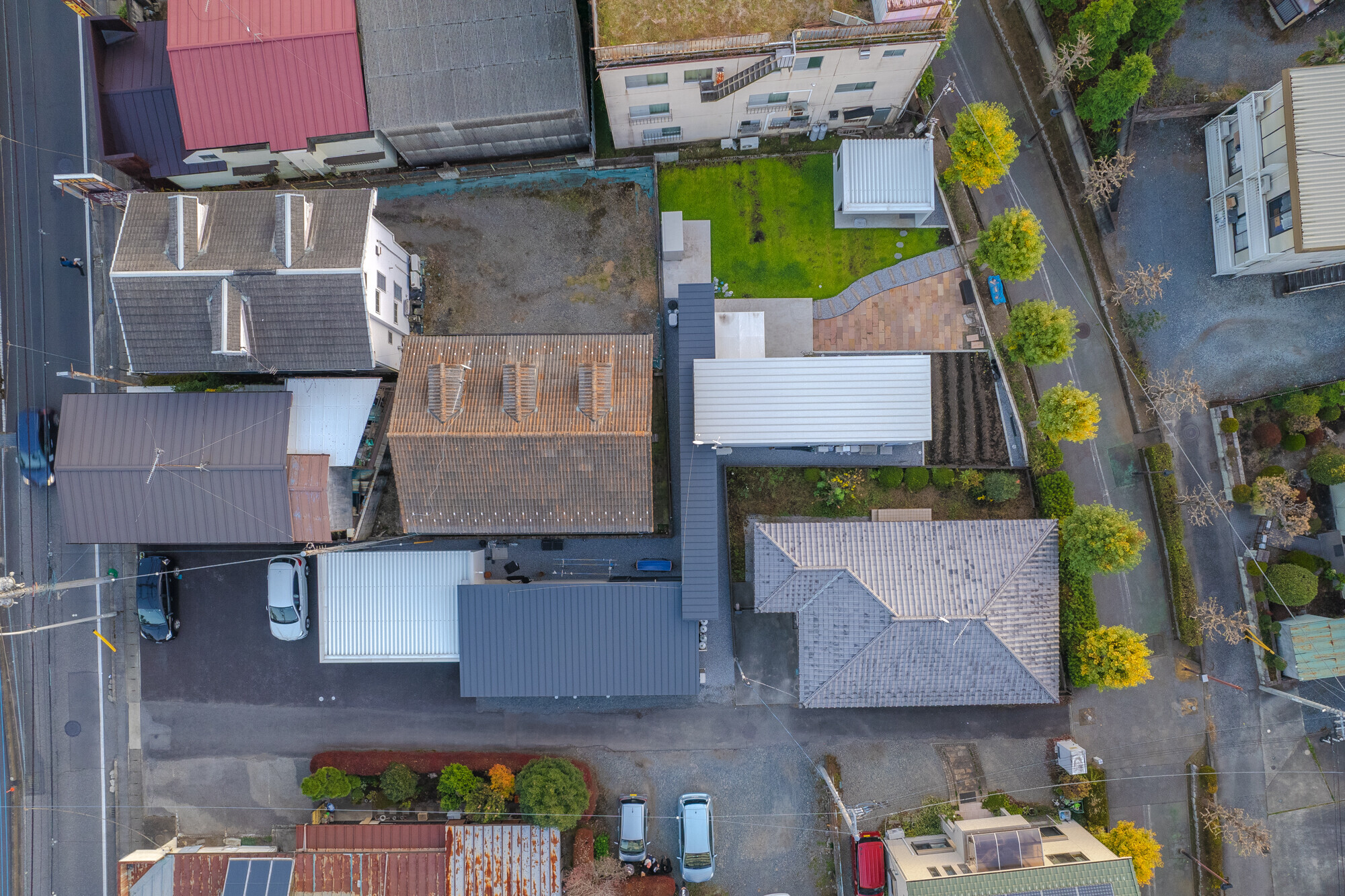 廊下の家 超変形敷地にすごい発想!